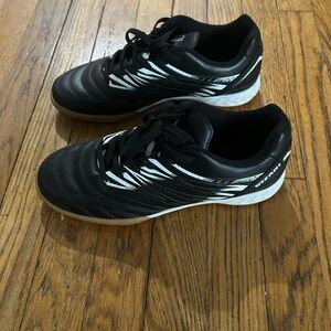 Big boys indoor soccer shoes. Great condition!